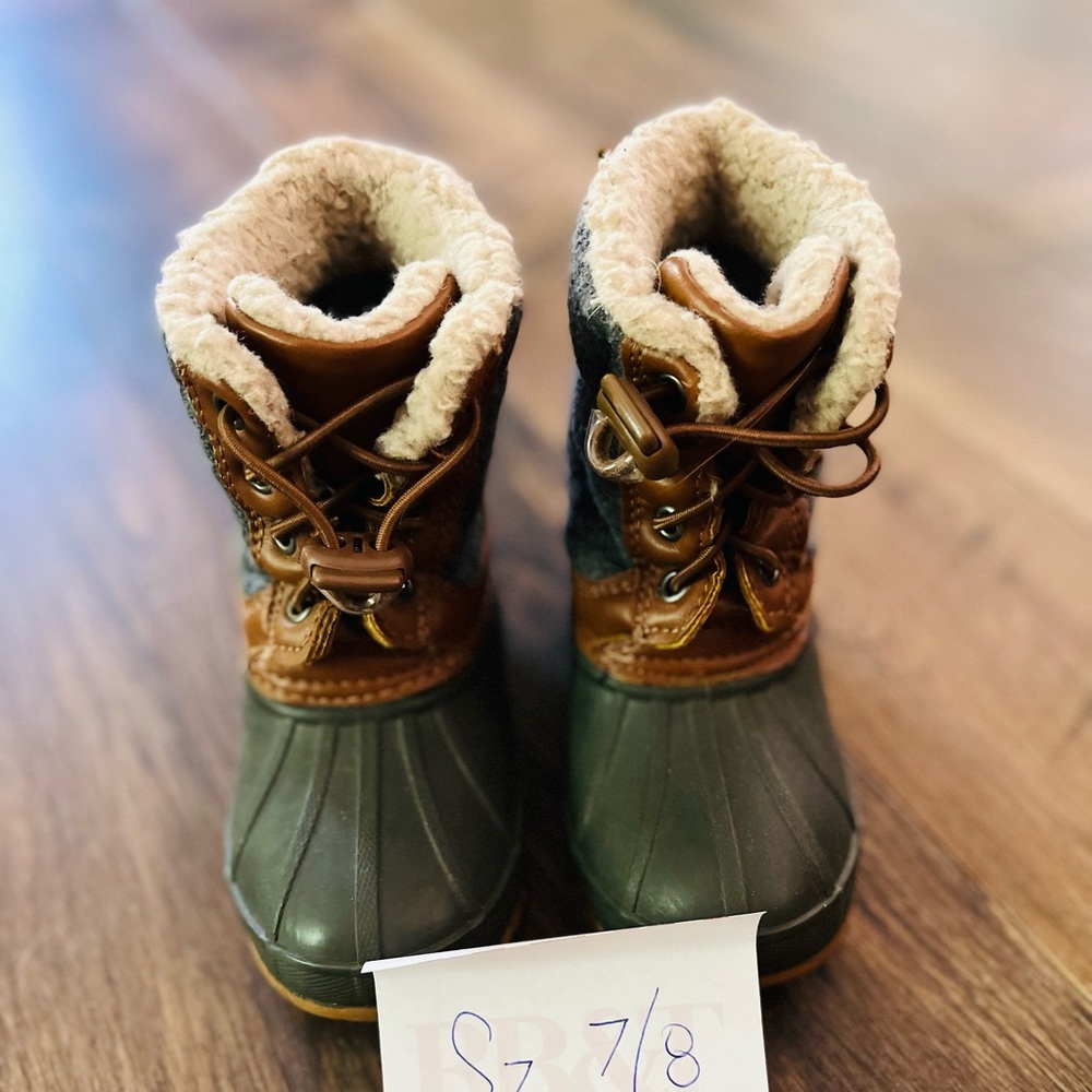 Target toddler boy boots. Sz 7/8